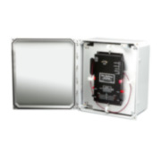 OPTEX-108 | Kit de sistema de detección de intrusión perimetral por fibra óptica para vallado. Compuesto por una controladora de dos zonas de hasta 200 metros de detección mediante fibra óptica (se vende por separado), una caja de montaje estanca IP66 de policarbonato con tamper sabotaje y software de programación. Alimentado por PoE/PoE+.