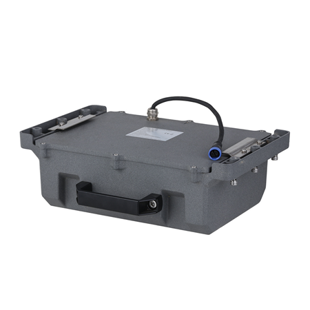 DAHUA-1621 | Batería de litio solar integrada de Dahua. Conector M15 hembra. Voltaje nominal de 12,8V CC. Capacidad nominal de 45Ah. Voltaje de carga: 14,6V CC. Corriente de carga/descarga de 9A. Corriente máxima: 10A. Material de aluminio fundido a presión. Grado de protección IP66. Estructura simple, compacta y ligera