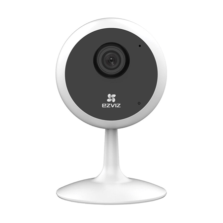 EZVIZ-19 | Telecamera IP WiFi per interni EZVIZ da 2 MP. Illuminazione a infrarossi da 12 metri. Formato H.265. CMOS 2MP 1/3". Risoluzione digitale 1080P @ 25IPS. Ottica fissa 2,8mm (91°). 3D-DNR, regolazioni immagine, sensore video. Audio bidirezionale. Slot MicroSD. Alimentazione 5V DC