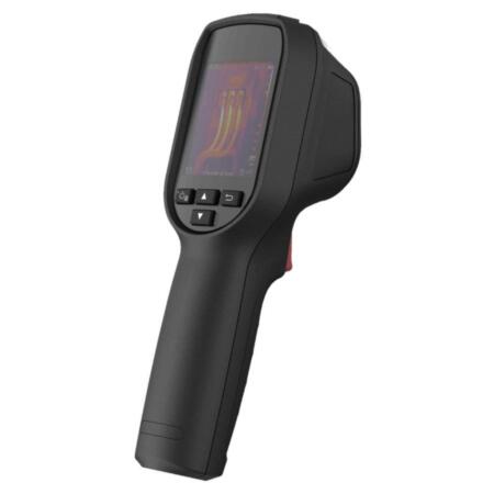 HIK-236 | Caméra thermique portable HIKVISION pour la mesure de la température corporelle et la détection de fièvre. Résolution thermique 160 x 120, lentille thermique 3 mm. Précision de ± 0,5 ° C. 1 mètre de distance de mesure. Écran LCD de 2,4 po avec une résolution de 320 x 240. Comprend une batterie au lithium rechargeable. Jusqu'à 8 heures de fonctionnement. L'appareil détecte la température en temps réel et l'affiche à l'écran. Équipé d'une carte mémoire remplaçable pour stocker des instantanés données capturées et importantes. Prend en charge 4 palettes. Comprend un adaptateur secteur, un câble USB, une carte de 8 Go et une dragonne