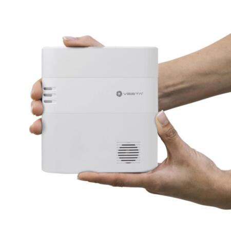VESTA-066 | Central de seguridad para el hogar de 160 zonas vía radio con conectividad IP Ethernet. <strong>Solo es compatible con 3G alarm.com</strong>. Soporta dispositivos RF 868-F1 y Z-Wave. Conectividad TCP/IP y módulo 3G de alarm.com (pincho WiFi opcional). RF bidireccional hasta 2 km. Solución integral con administración remota. Domótica y supervisión en directo. 2 particiones. Envío de informes vía CID/SIA, Email, SMS y Push. App iOS y Android y navegador web. La central vía radio de VESTA es compatible con Google Home y Alexa. Certificado EN50131 Grado 2, Clase ambiental II