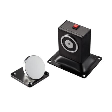 CONAC-687 | Elettromagnete fermo d'installazione in pareti/suolo per porte taglia fuoco.Chiusura automatica delle porte in caso di allarme d'incendio. Ritenzione di 50 kg. Pulsante di sblocco di emergenza/test. Funzionamento per applicazione di tensione. 24V CC.