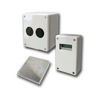 FOC-733 | Rilevatore lineare di fumo motorizzato di raggi infrarossi con portata di 70 metri ampliabile fino a 140 o 160 metri mediante kits di ampliamento FOC-734 e FOC-735. Rilevatore e controller separati per un accesso facile alla programmazione. IP65 per uso in esterini o in condizioni ambientali estreme. Certificato CPR EN54-12.