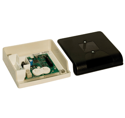 NOTIFIER-120 | Módulo de control direccionable para poder realizar las maniobras de activación/desactivación a través del lazo de comunicaciones en sistemas que trabajen con tensiones de 240Vca, mediante un contacto libre de tensión NA/NC independiente.